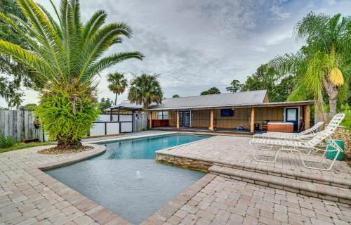 Micanopy House | Spacious Micanopy Farmhouse w/Luxurious Pool!