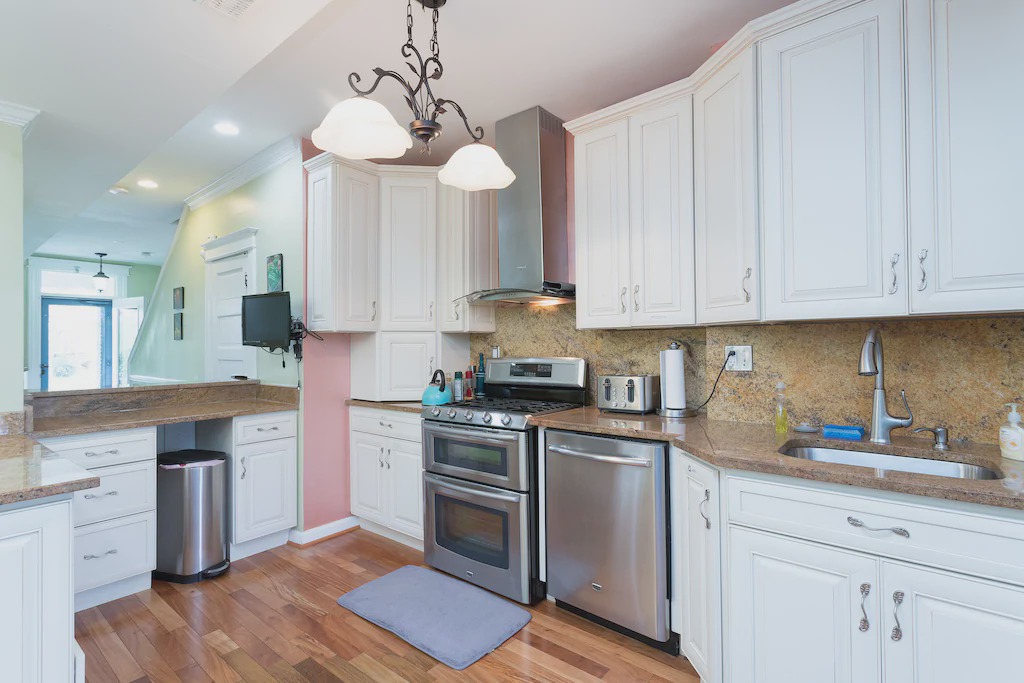 Hill East House | Spacious, Parking, 2 blocks to Metro, Capitol Hill East