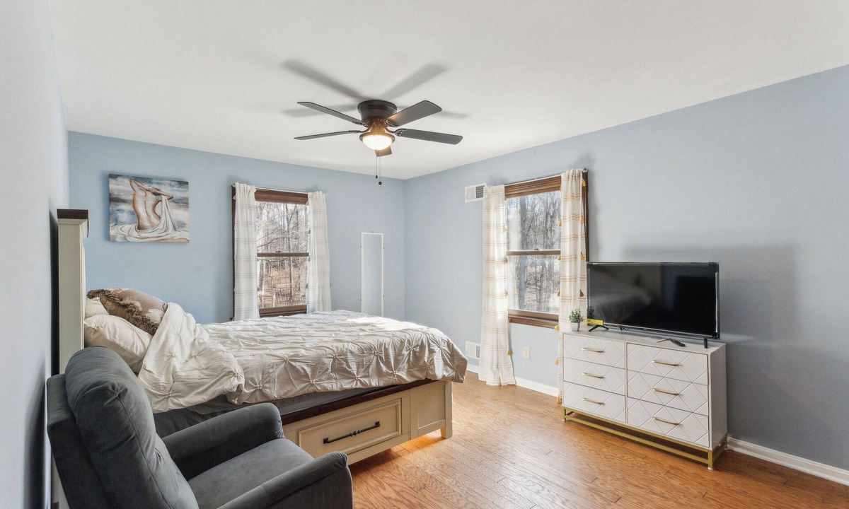 Gaithersburg House | Spacious private 6 bedrooms Oasis Retreat in lovely Gaithersburg