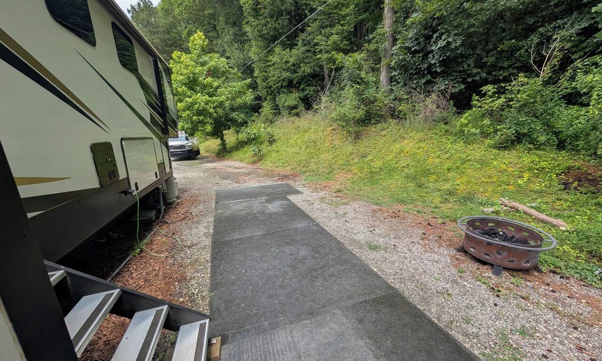 Mars Hill Crossroads House | Spacious Stationary RV for Traveling Professionals