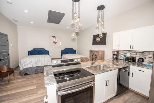 Dawsonville House | Spacious Studio with 2 queen beds B