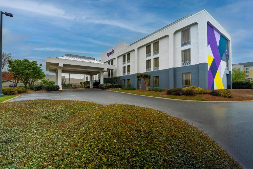 Town Center Hotel | Spark by Hilton Atlanta Kennesaw Town Center