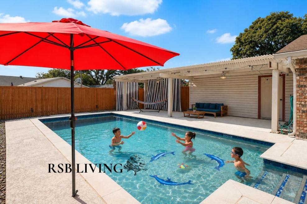 Northeast Carrollton House | Spectacular 4BR 2,5BA Holiday Home with Pool and Grill