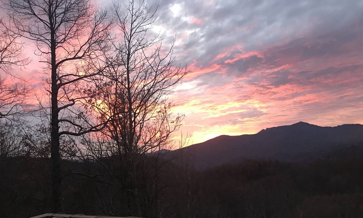 Boone Cottage | Spectacular Grandfather Mt View! 2 decks. Comfortable & close to Blue Ridge Pkwy