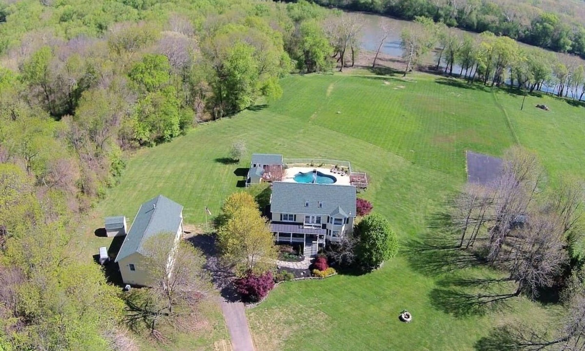 Tuscarora House | Spectacular Views & Serene Surroundings: Your Perfect Getaway