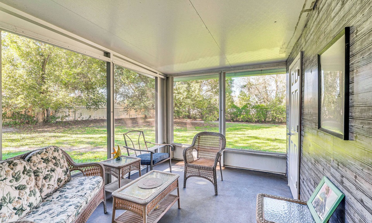 Spring Hill Cottage | Spring Hill Home - 3 Mi to Weeki Wachee Springs!