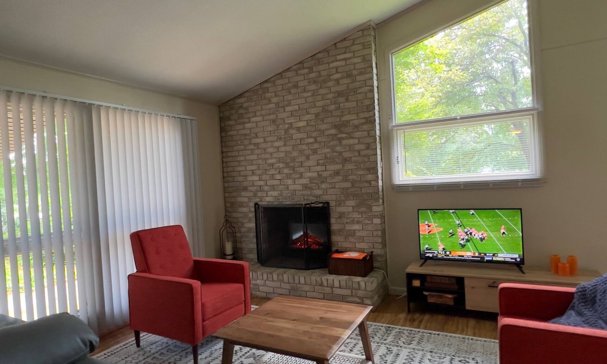 Utica House | Spring Retreat~Early Season Discounts~Experience the Best of the Upstate