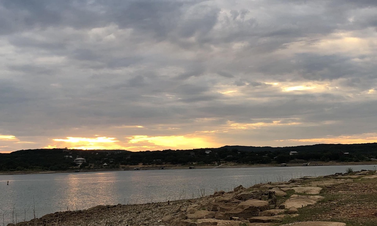 Point Venture House | Spring special, sleeps 15+, Spacious and Dog Friendly!