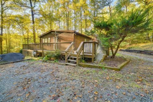 Hood House | Stanardsville Cabin Rental ~ 24 Mi to Shenandoah!