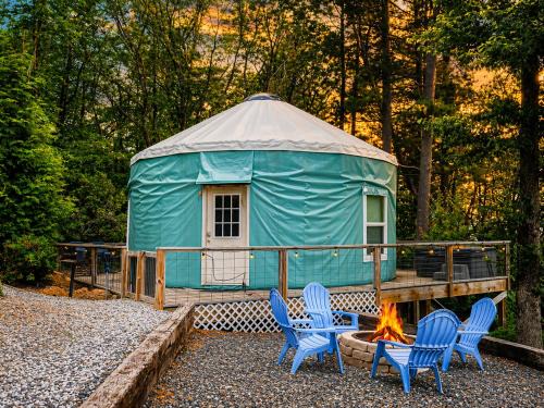 Fancy Gap House | Starlight Yurt- A Romantic Stay w/Hot Tub Views