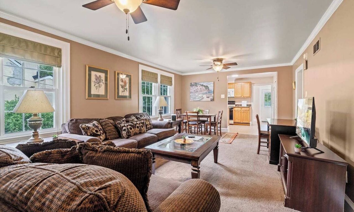 Wayne Apartment | Stay At Our Tasteful, Private, & Elegant Abode