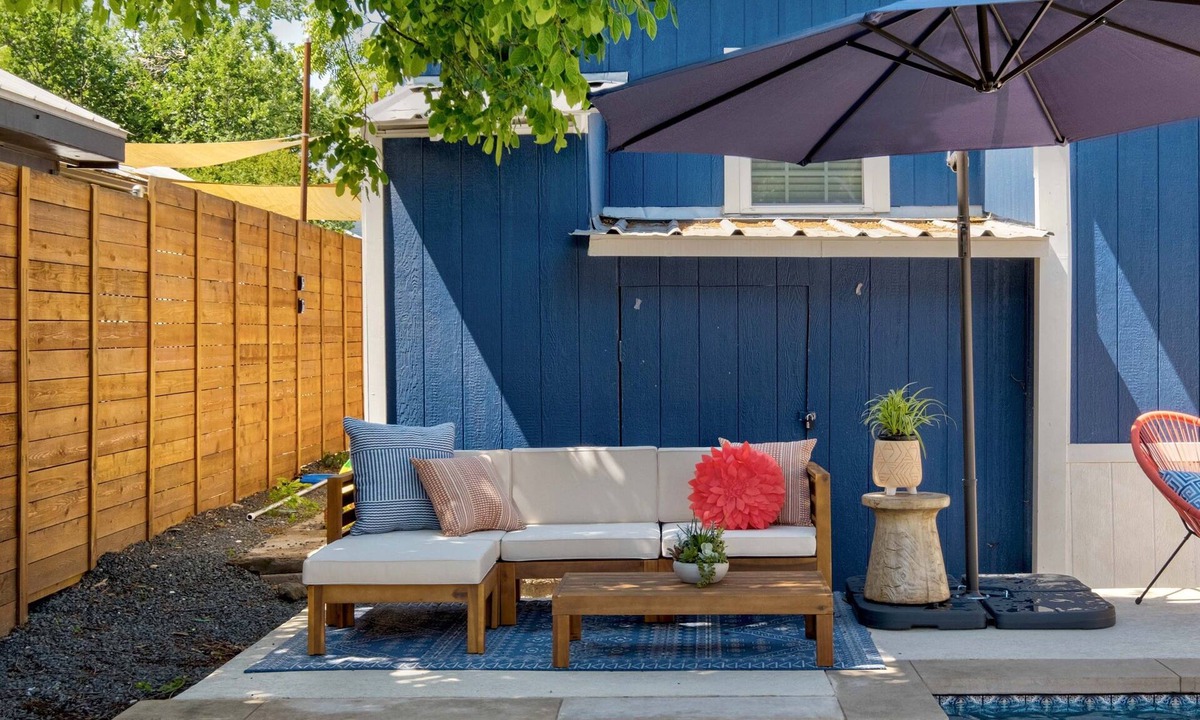 Holly House | Stay In Style | Tranquil & Private 2-House Compound