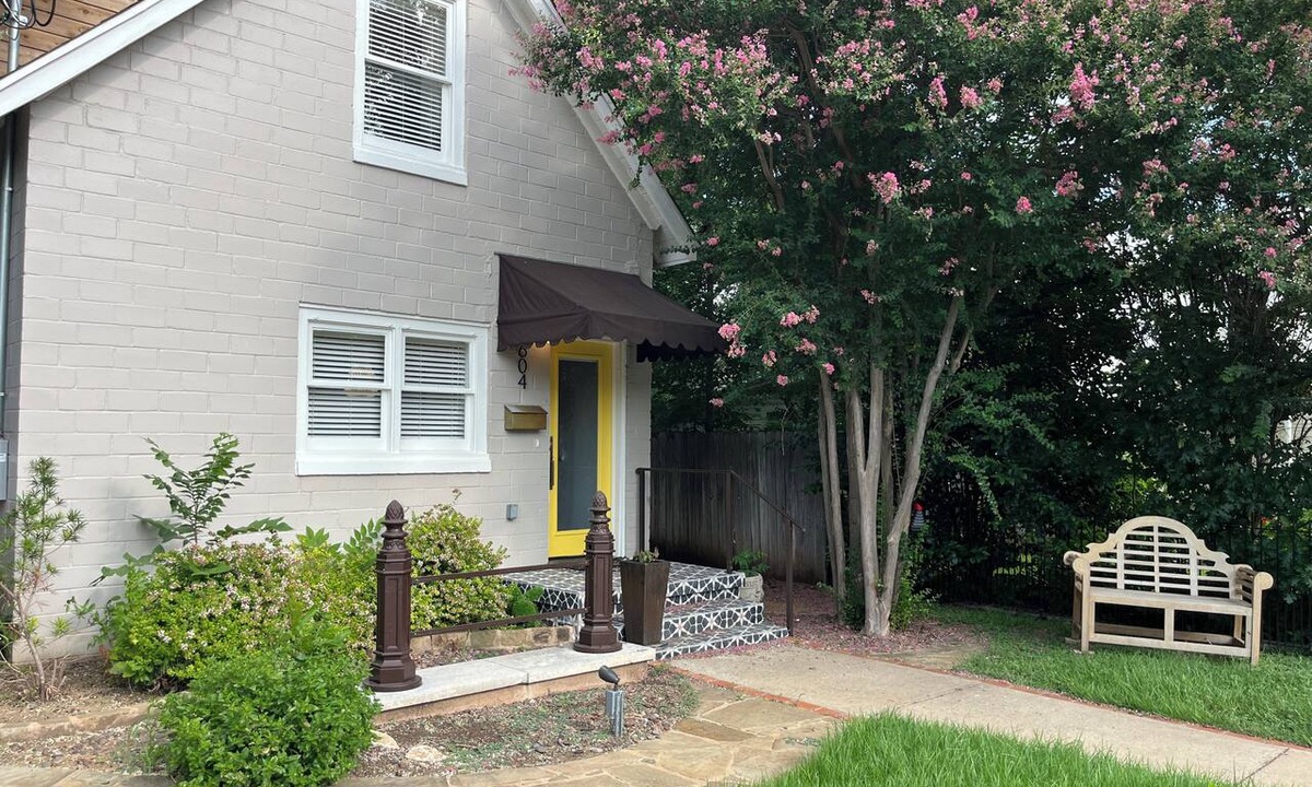 Georgetown Cottage | Stay in the Heart of historic Georgetown!