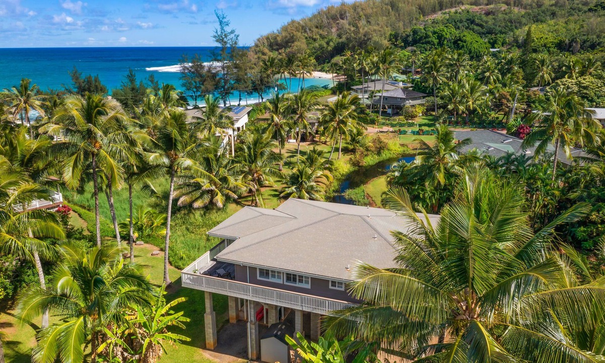 Kilauea House | STEPS FROM STUNNING MOLOAA BAY