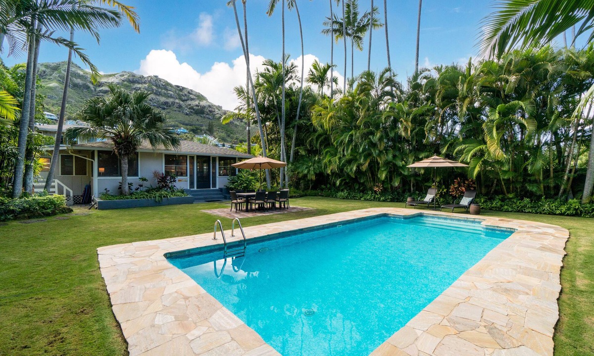 Lanikai House | Steps to beach, tropical garden and private pool