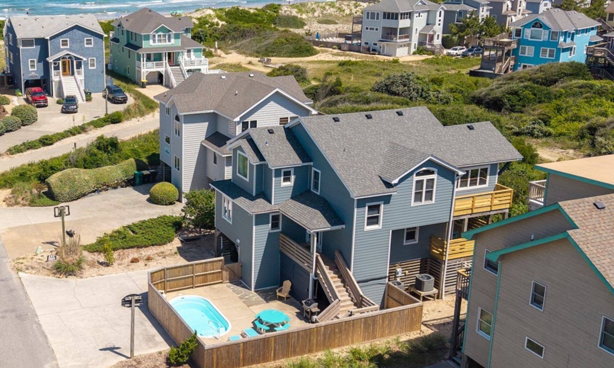 Corolla House | Steps to the Beach 4 Bedroom Home at Crown Point