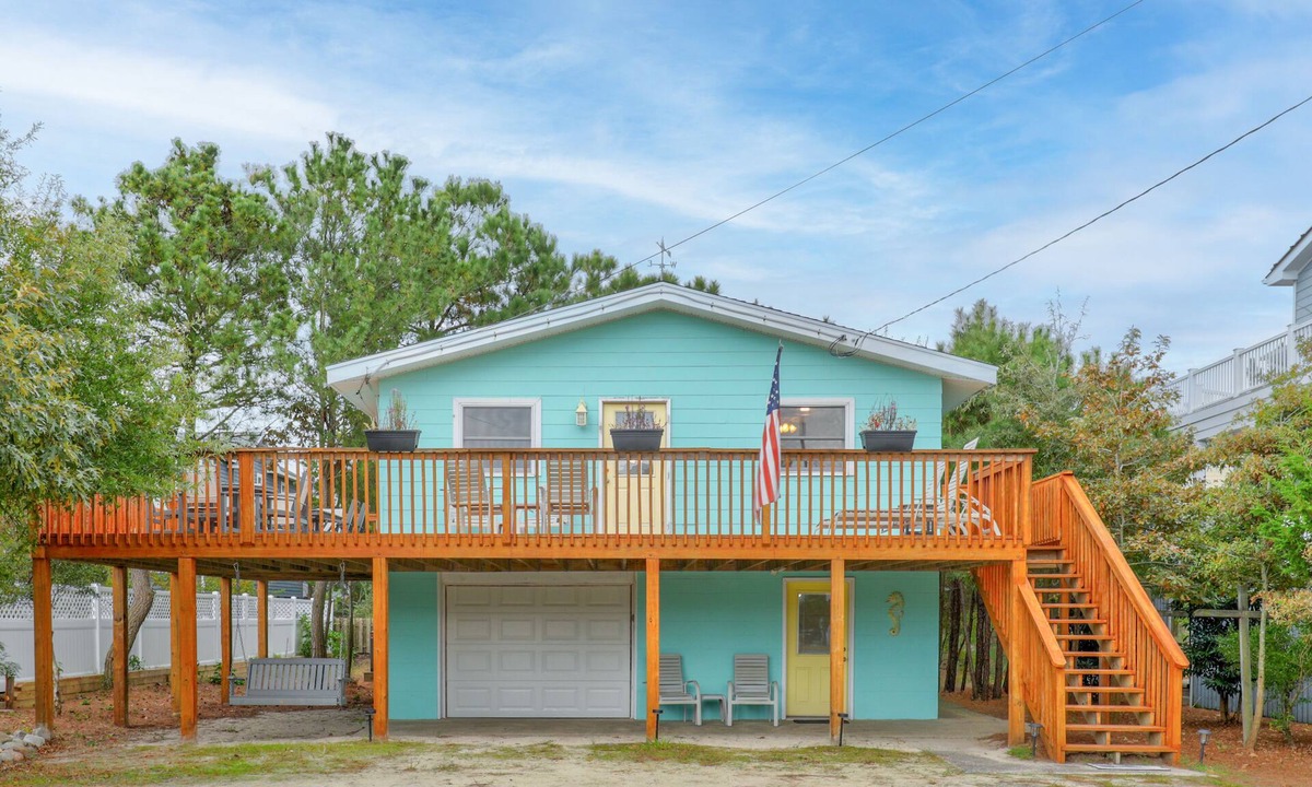 Sandpiper Pines House | Steps to the Ocean and Private Beach Sleeps 10