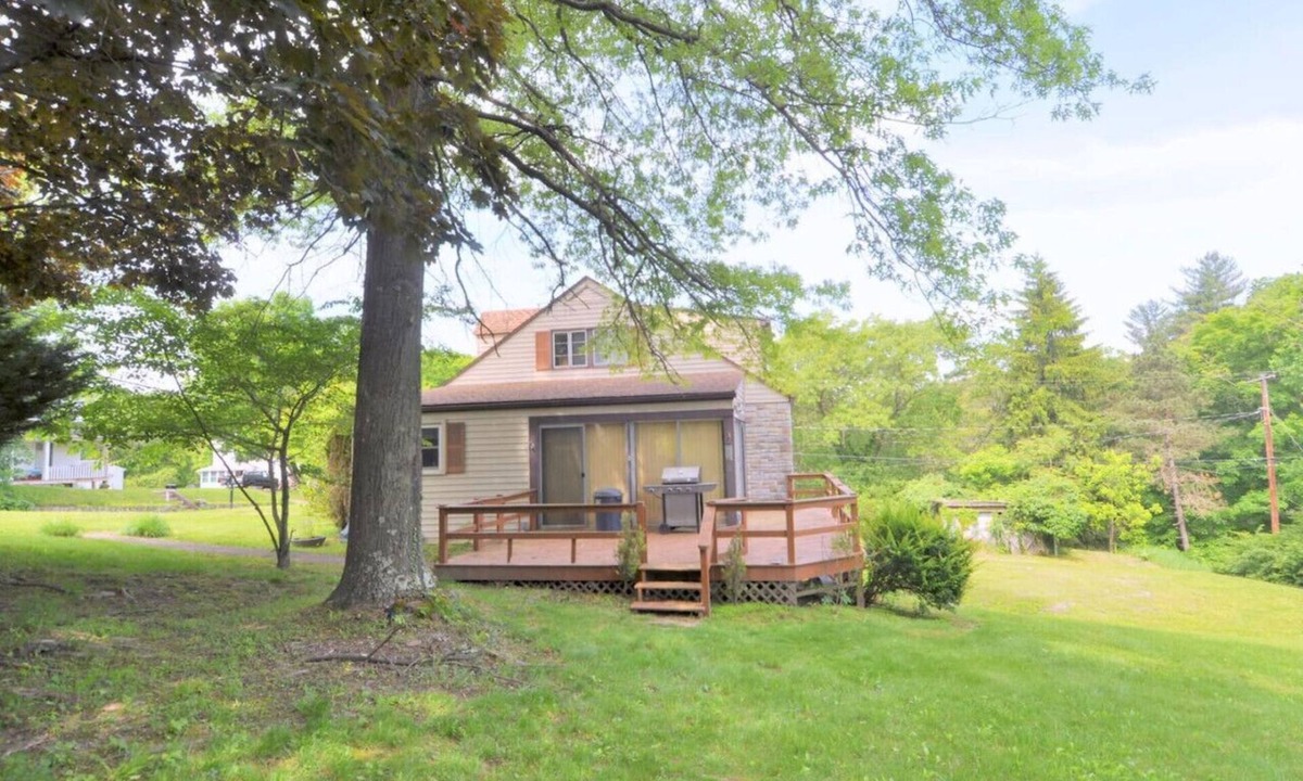 Berkeley Springs House | Stonehedge - 3 BR Cottage