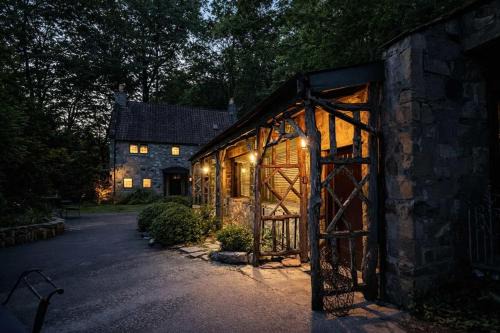 Tynecastle House | Storybook Three Cottage Mountain Compound