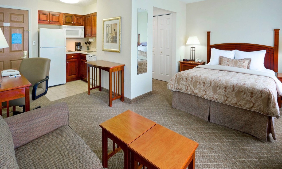 Cranbury Apartment | Studio | Free Breakfast Buffet.