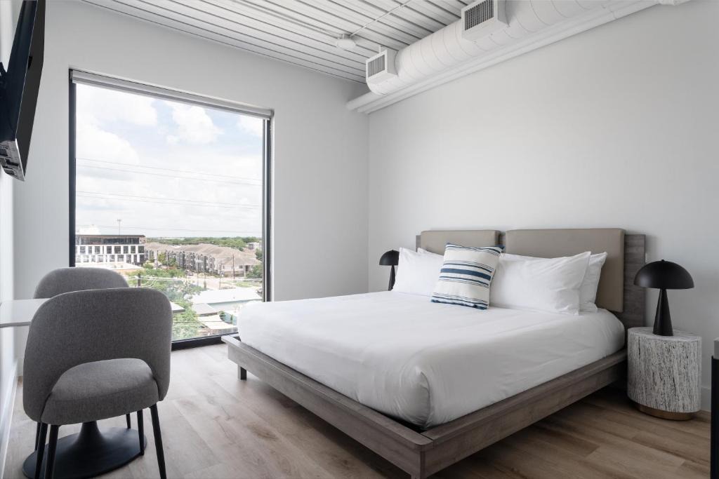 East Cesar Chavez Hotel | Studio Haus East 6th Austin By Kasa