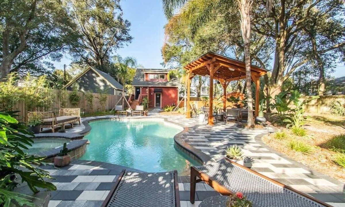 Urban Core Apartment | Studio loft w/pool, spa & gardens near downtown