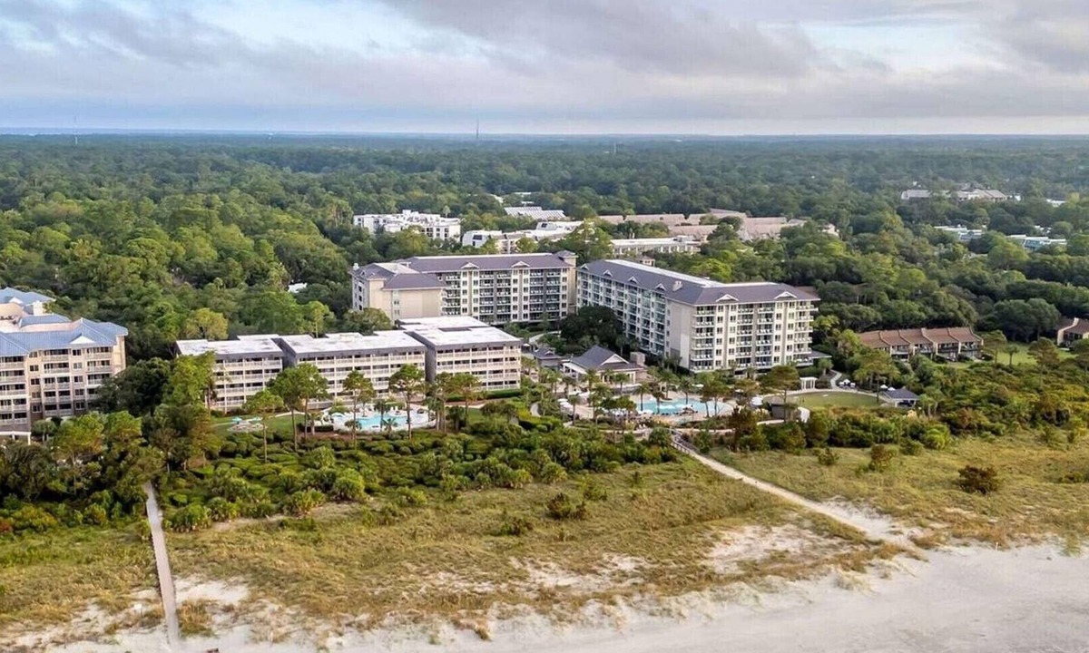 Hilton Head Island Resort | Stunning 2 Bedroom Partial Ocean View Suite- Ocean Oak Resort by Hilton