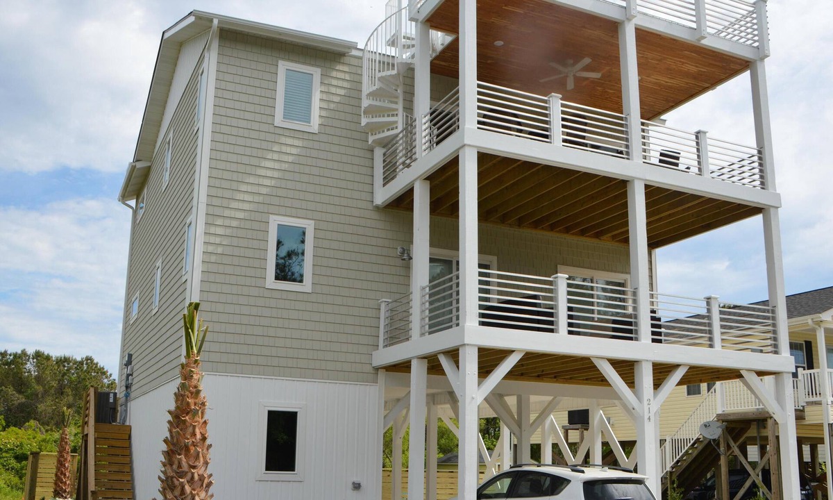 Carolina Beach House | Stunning! 4BR/3Ba - sleeps 10 - Swim Spa, Elevator and Pets Welcome