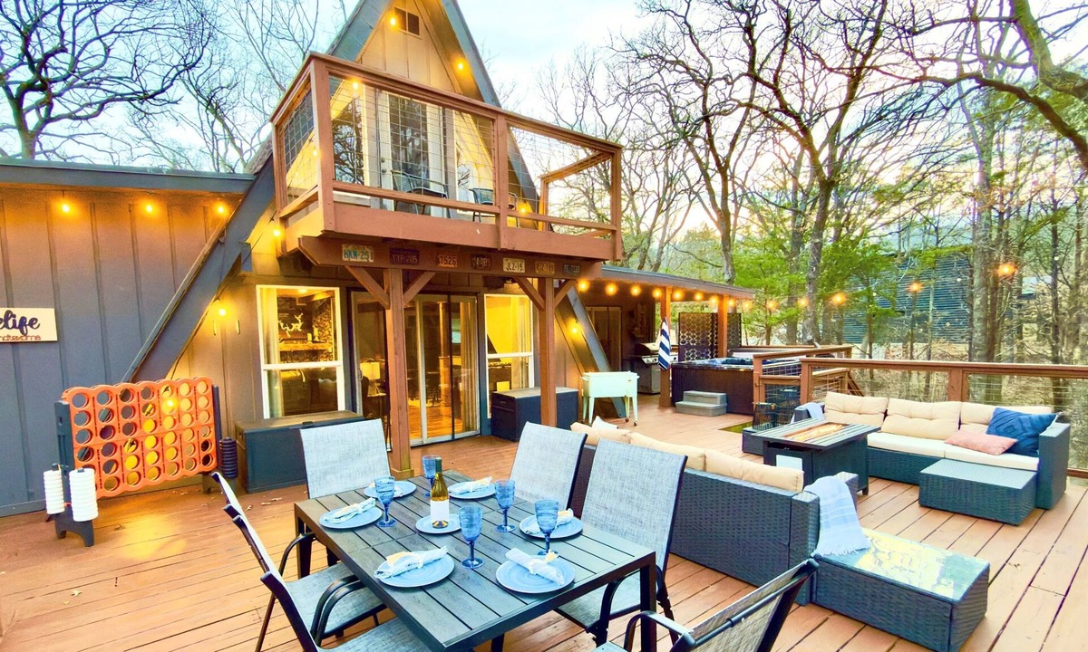 Pottsboro Cabin | Stunning A-Frame | Hot Tub + Woods + Walk to Lake