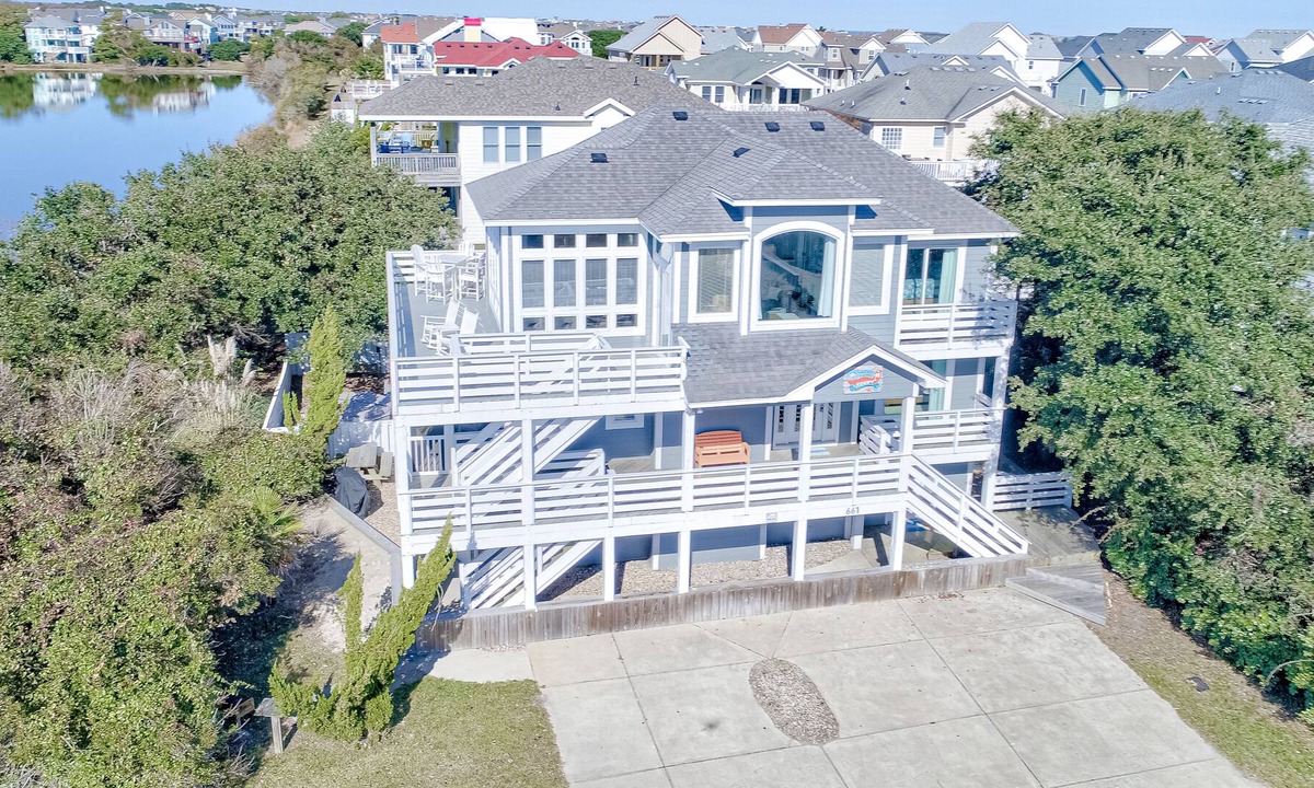 Ocean Sands House | Stunning Beach House with Private Pool/Hot Tub, Pool Table & Deck - Free WiFi