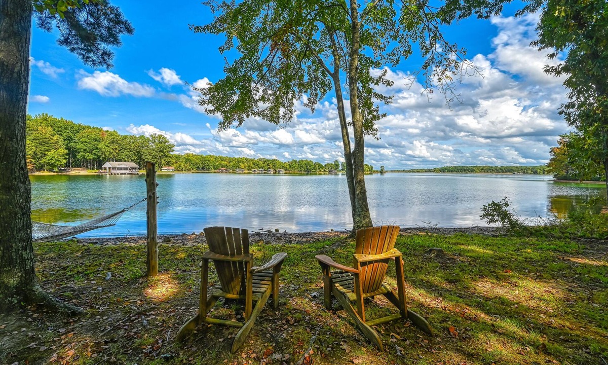Panamint Shores House | Stunning lakeside home with dock, large deck, kayaks, firepit, & pool table