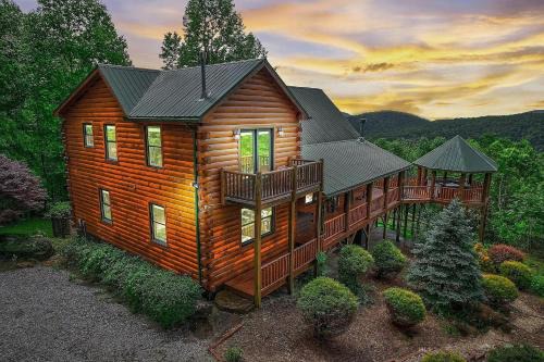 Old Fort House | Stunning Mountain Cabin with Views and Hot Tub