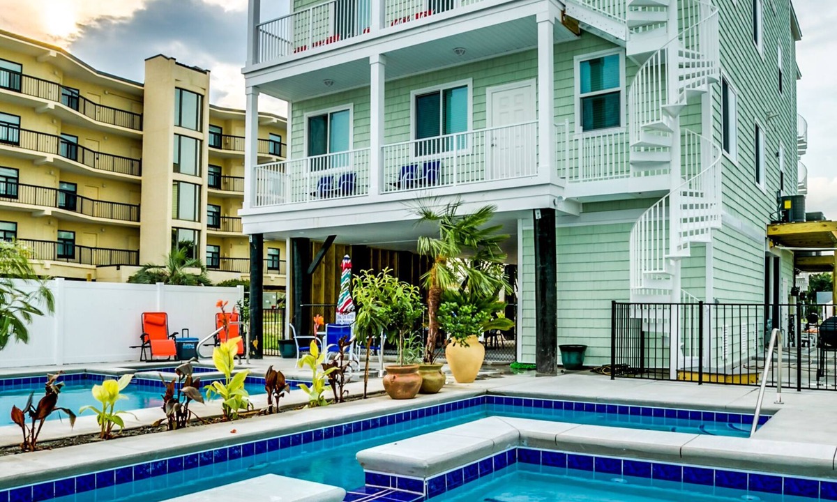 Cherry Grove Beach House | STUNNING PROPERTY 2 POOLS+SPAS 22bd/20b 350FT to BEACH+INDOOR+OUTDOOR GATHERING!
