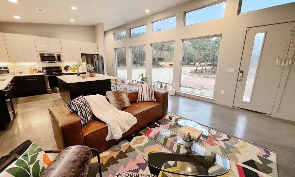 Driftwood House | Stunning 'Ranch Modern' + Stars! + Firepit!