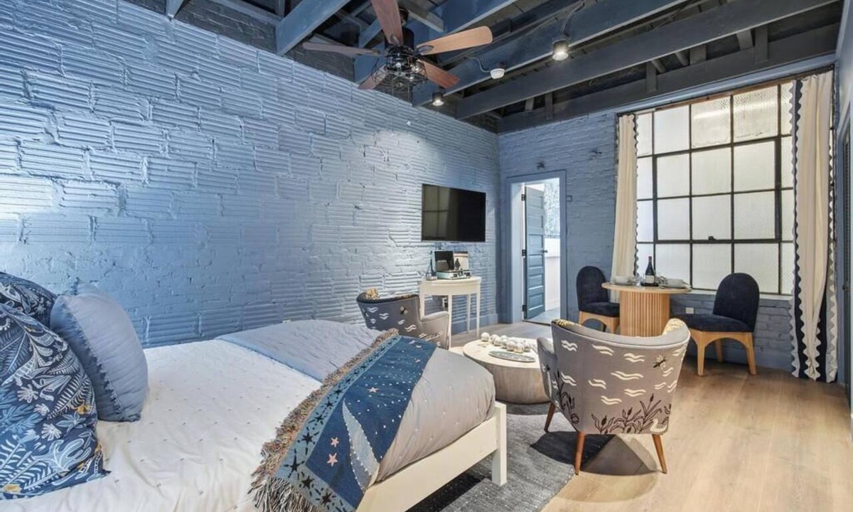 Downtown Jacksonville Apartment | Stunning Studio at the Raven Pool OnSite Parking