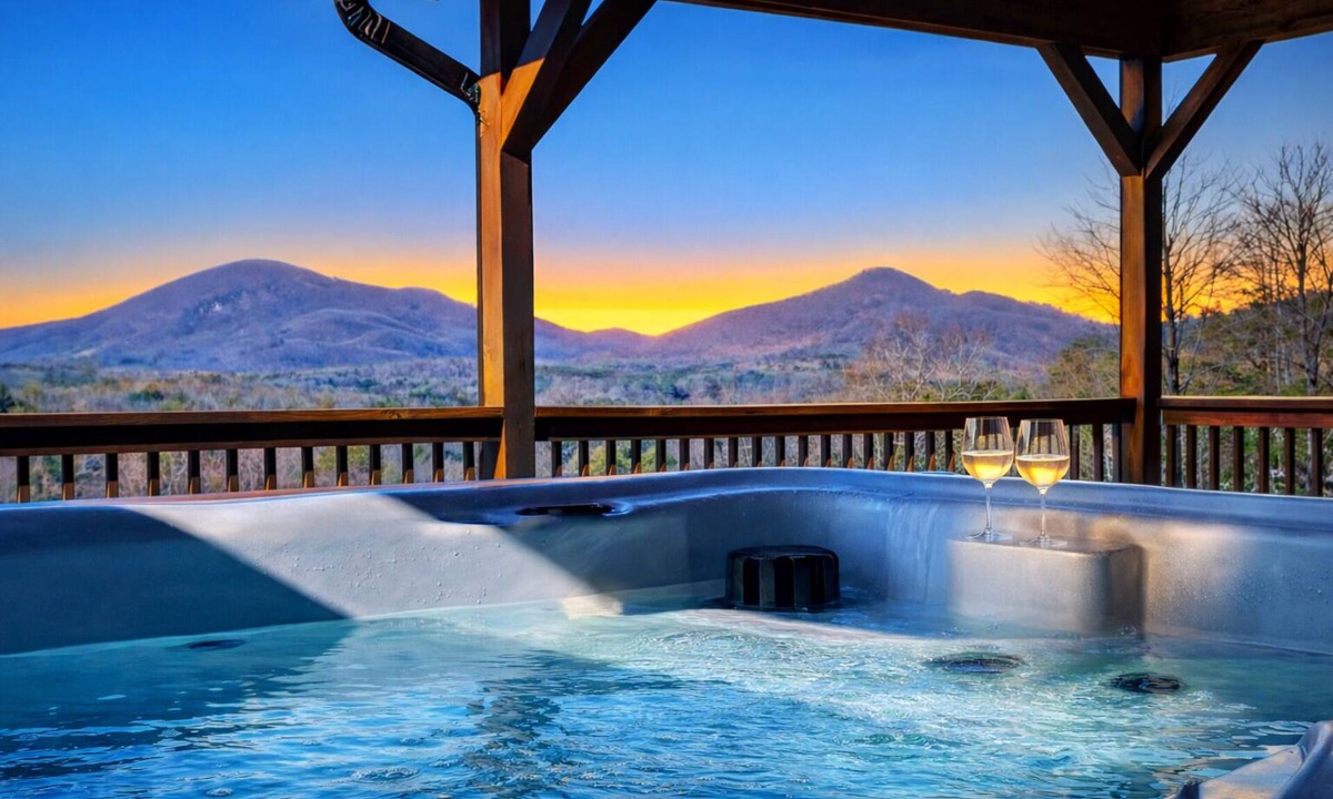 Helen Cabin | Stunning Views, Hot Tub, Pool Table & so much more!