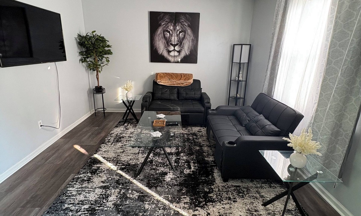 Westgate House | Stylish and Spacious Getaway