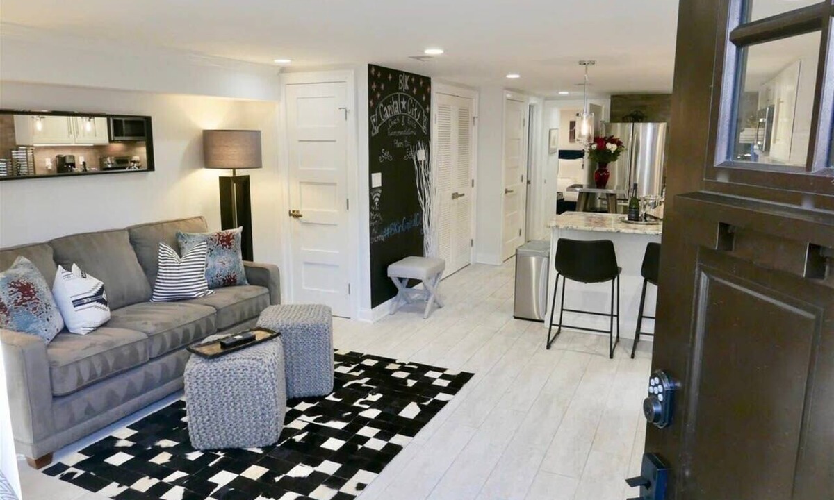 Shaw Apartment | Stylish & Modern Apt Shaw PKING!
