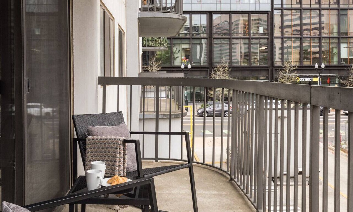 Crystal City Apartment | Stylish Oasis:Sleeps 7 | King Bed | Prime Location