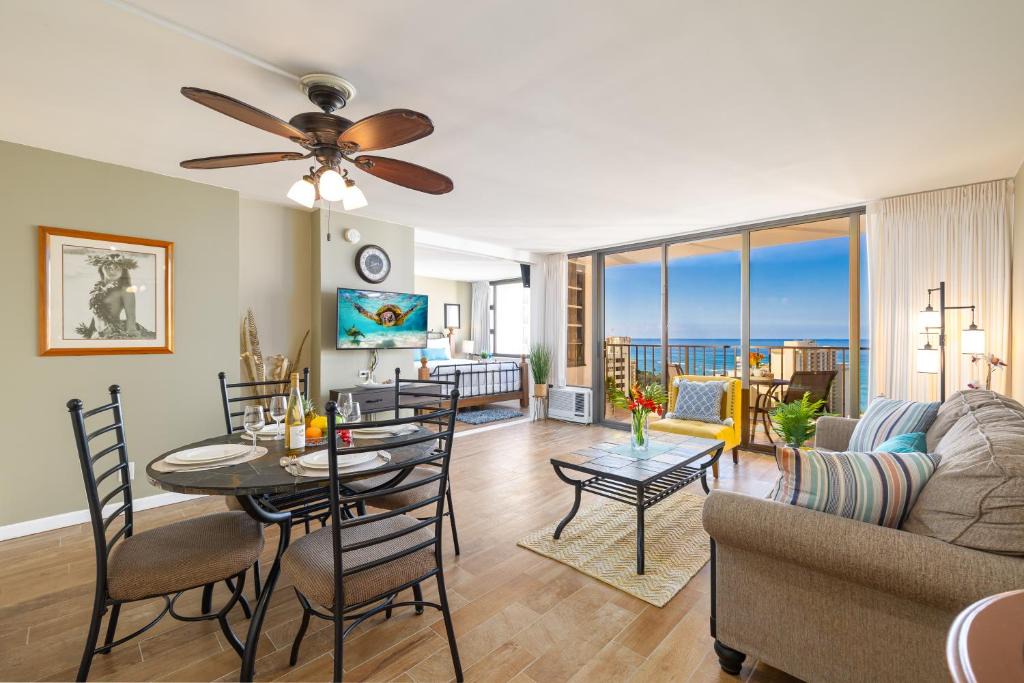 Waikiki Apartment | Stylish Ocean View Condo Near Waikiki Beach with Free Parking!