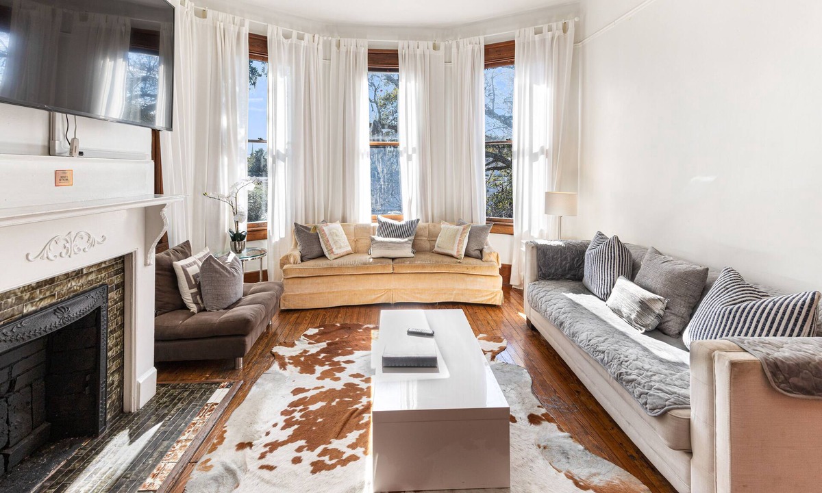 Savannah Victorian District Condo | Stylish & Pet Friendly w/King Beds Near Forsyth Park by Lucky Savannah