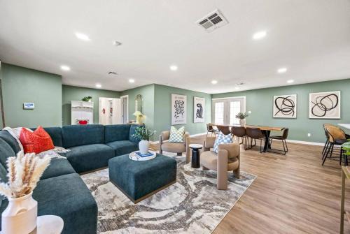 Haltom City House | Stylish Retreat-Hot Tub + Huge Yard + Pet Friendly