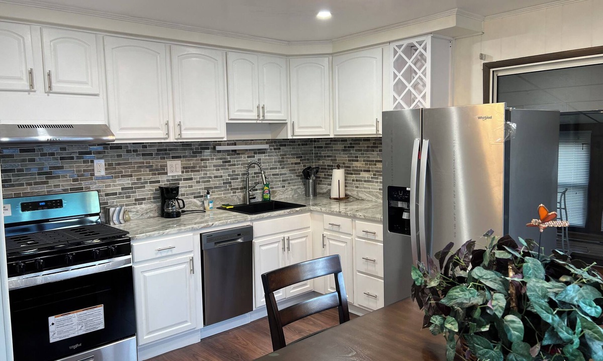 Brooklyn Park House | Suburban Retreat Near Baltimore Harbor