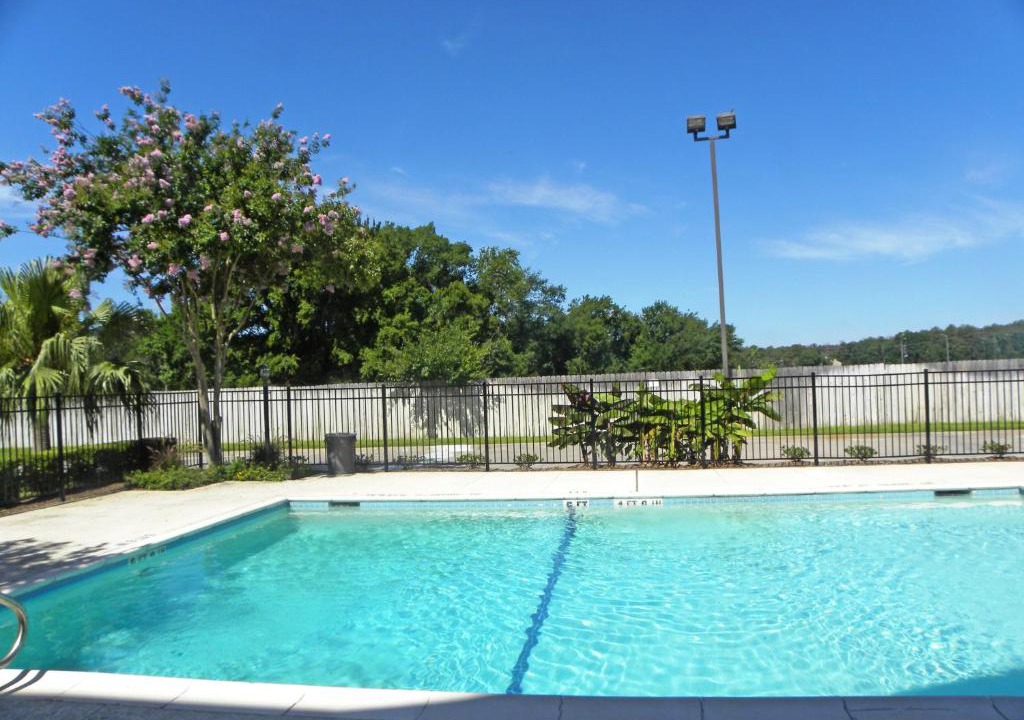 Greater Greenspoint Hotel | Suburban Studios Houston North I-45