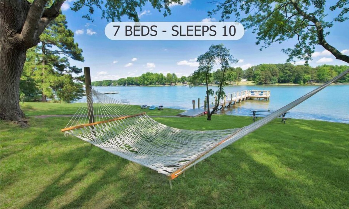 Mooresville House | Summer STATus w/Optional Boat Rental
