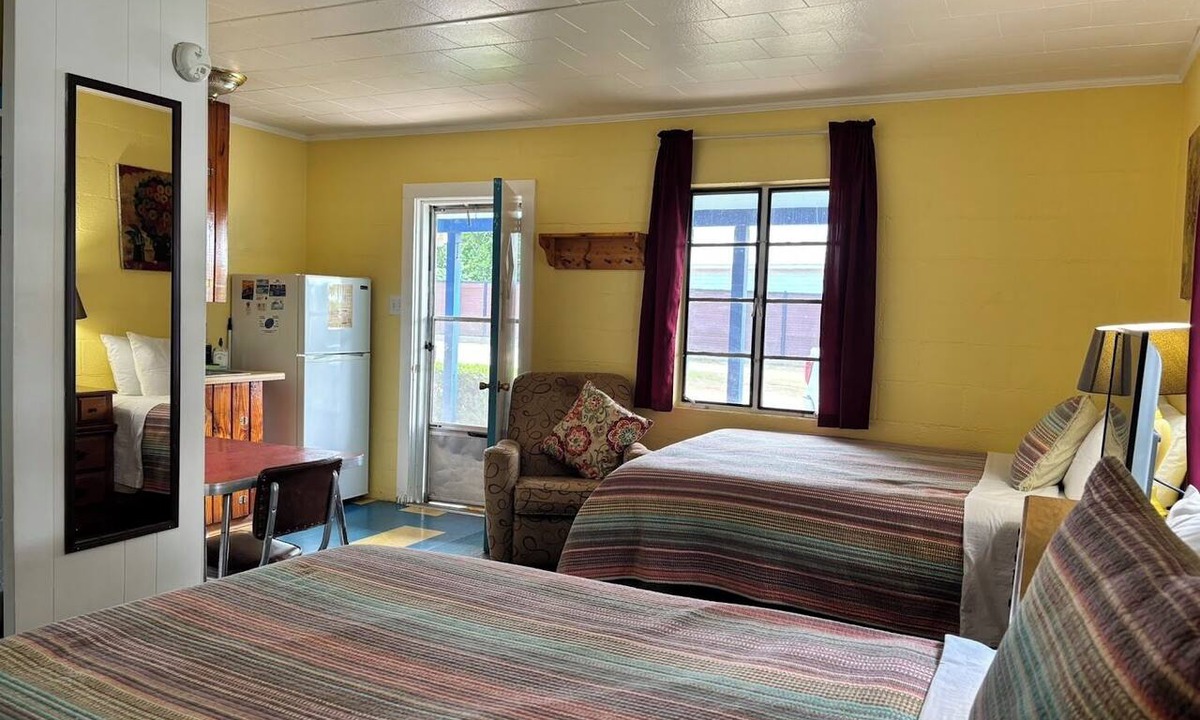 Kingsland Cabin | Sunfish Studio 7: Firepit, Grill, Pet Friendly!
