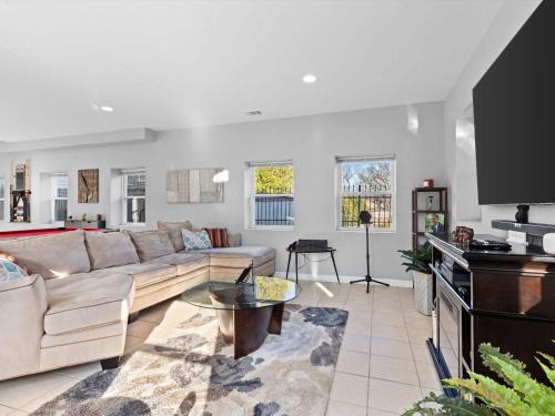 Woodridge Apartment | Sunny City Accommodations - Close to METRO and UMD