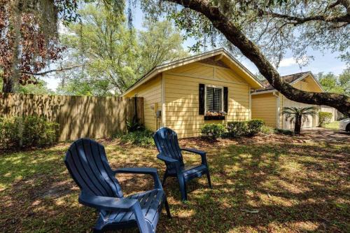Doctors Inlet House | Sunny Lemon