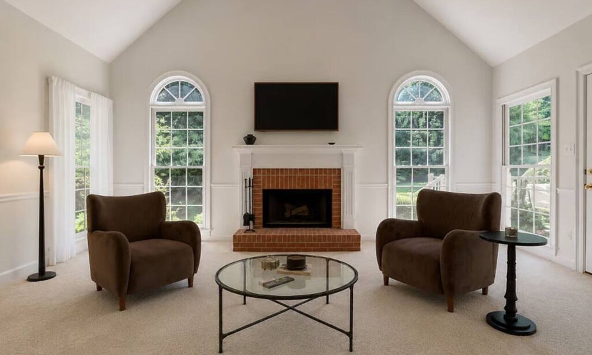Grayson House | Sunny Serene 3BR Retreat on Half Acre with Workspaces, Garage & Spacious Yard