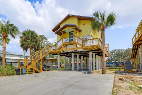 Suwannee House | 'Sunny Side Up' Canal-Front Getaway w/Dock!
